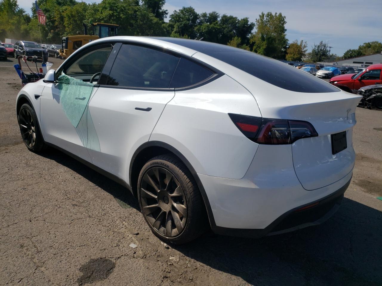 2023 Tesla Model Y VIN: 7SAYGDEE2PF757572 Lot: 70364304