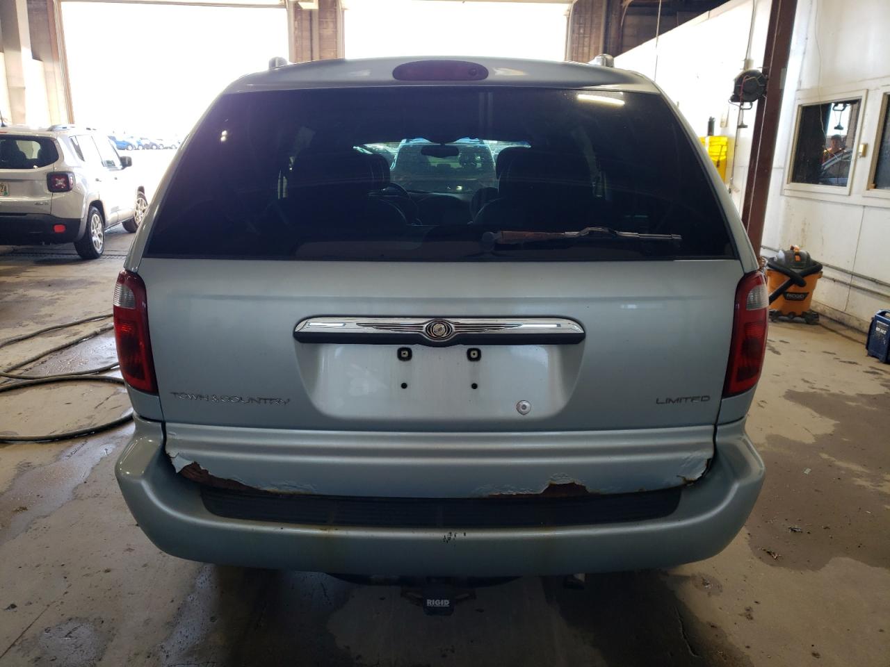 2C8GP64L01R146874 2001 Chrysler Town & Country Limited