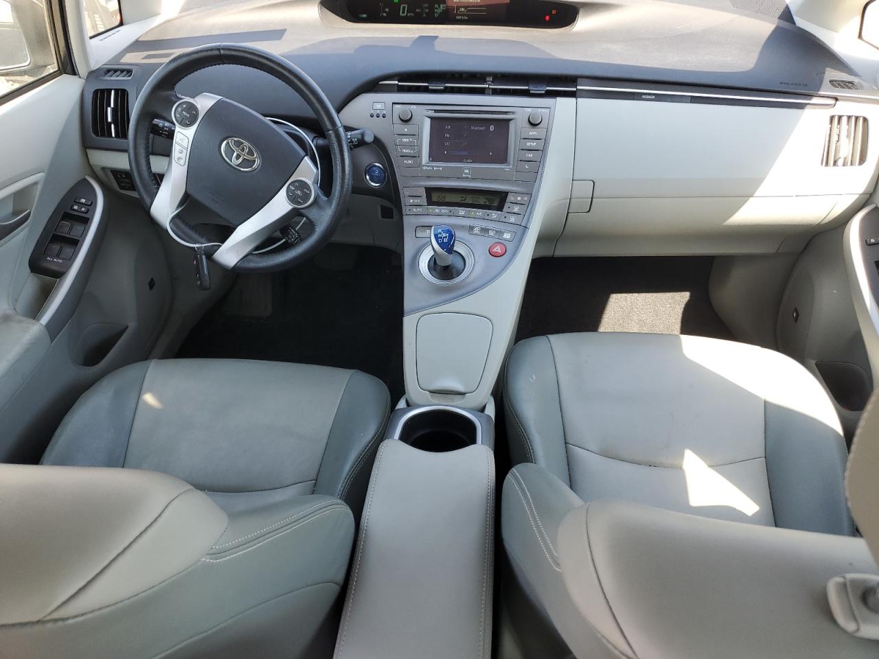 2013 Toyota Prius - Image 8