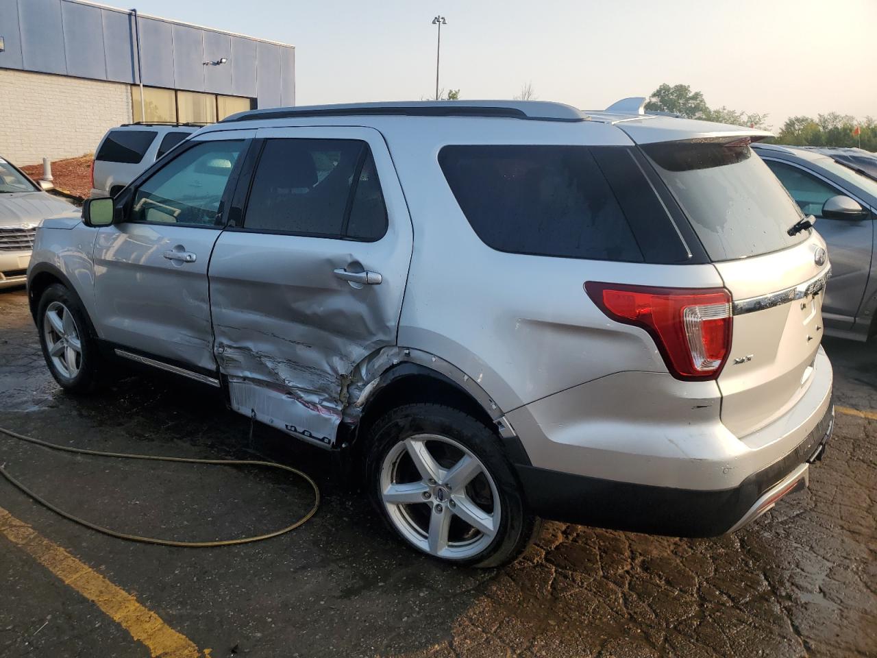 1FM5K8D80HGA58249 2017 FORD EXPLORER - Image 2