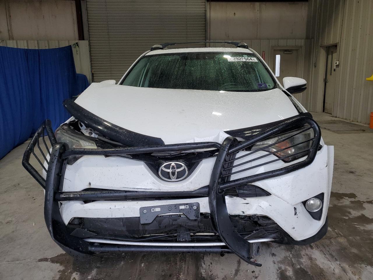 2T3RFREVXGW436052 2016 Toyota Rav4 Xle