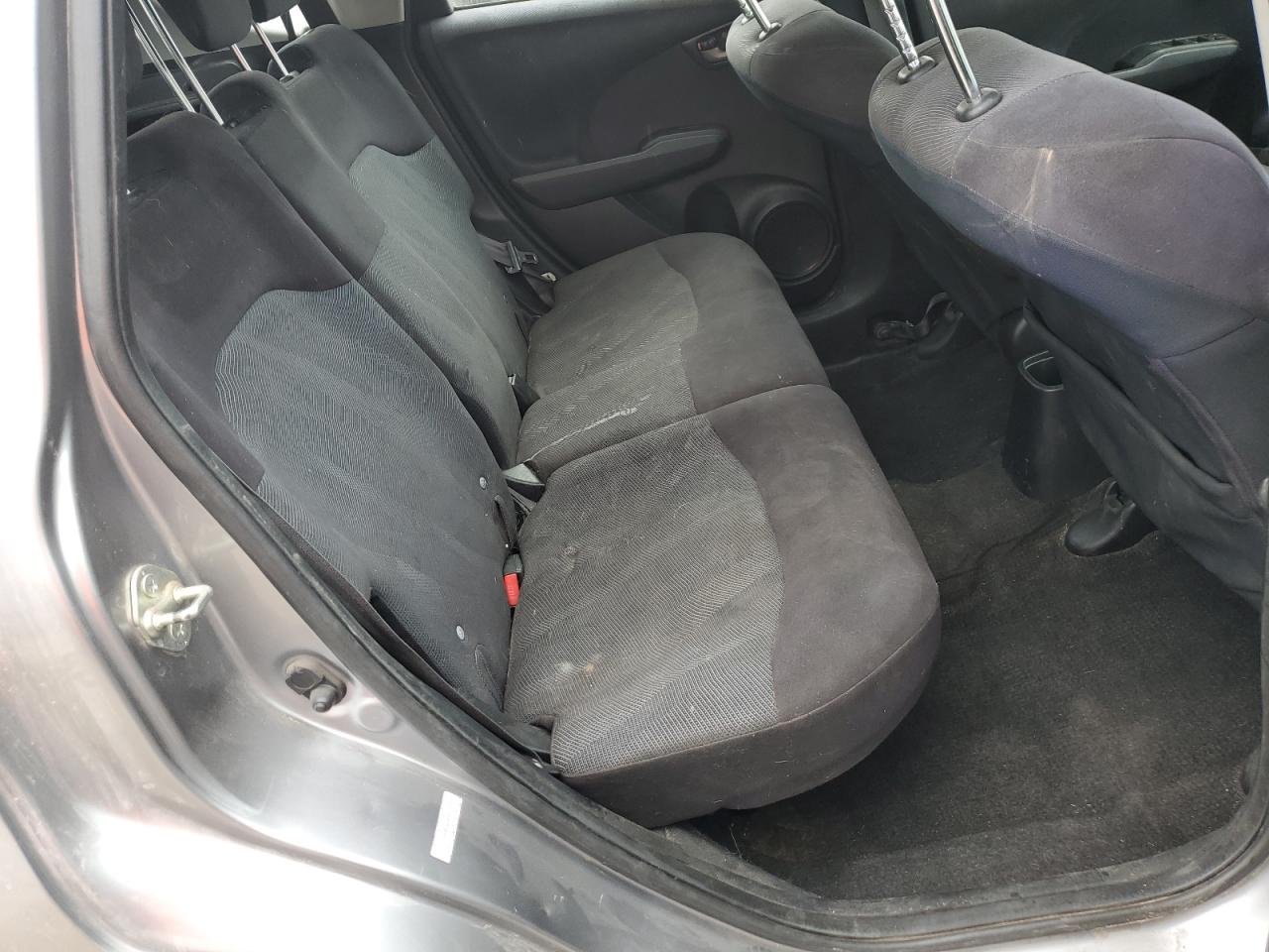 2010 Honda Fit - Image 11