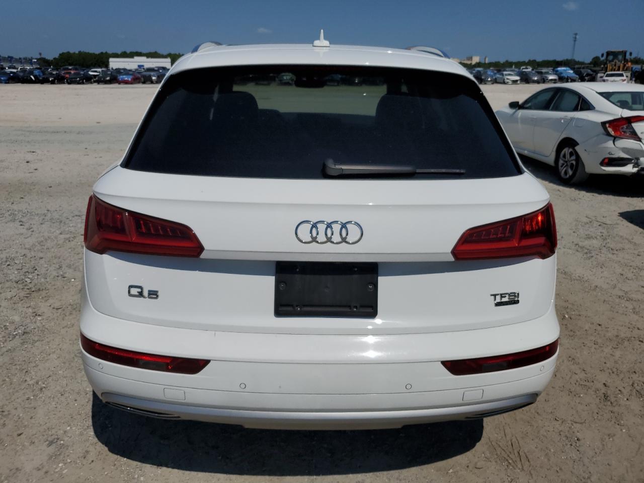 WA1CNAFY5J2014378 2018 Audi Q5 Prestige