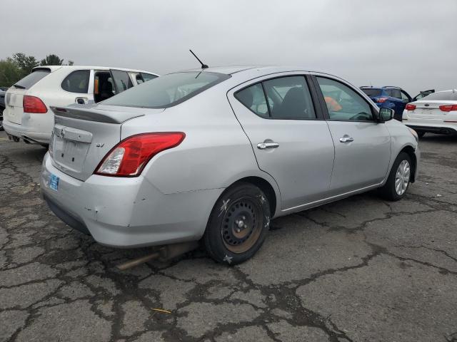  NISSAN VERSA 2019 Сріблястий