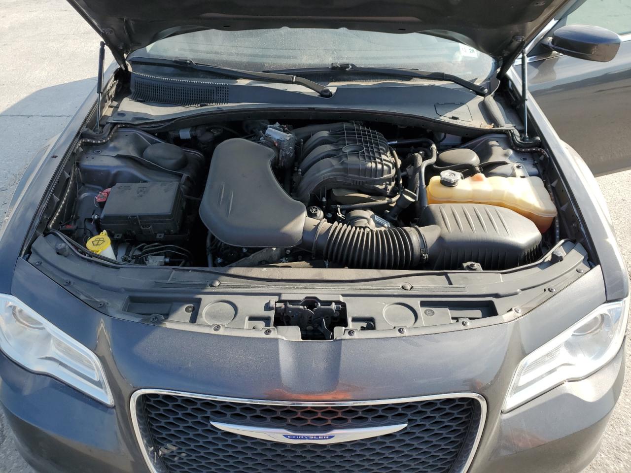 2C3CCAAG0KH556074 2019 Chrysler 300 Touring