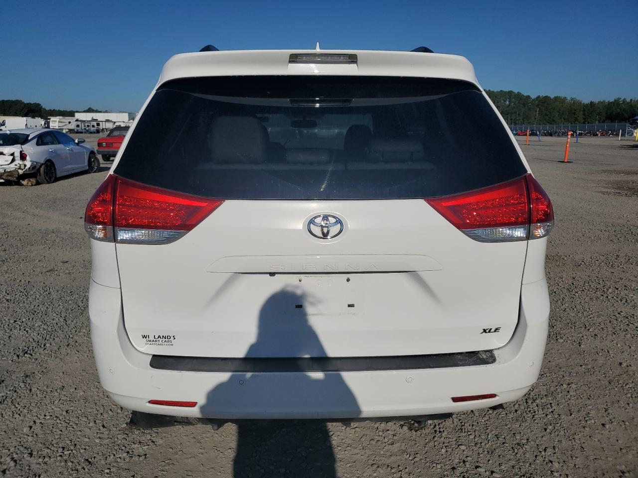 5TDYK3DC4BS004572 2011 Toyota Sienna Xle