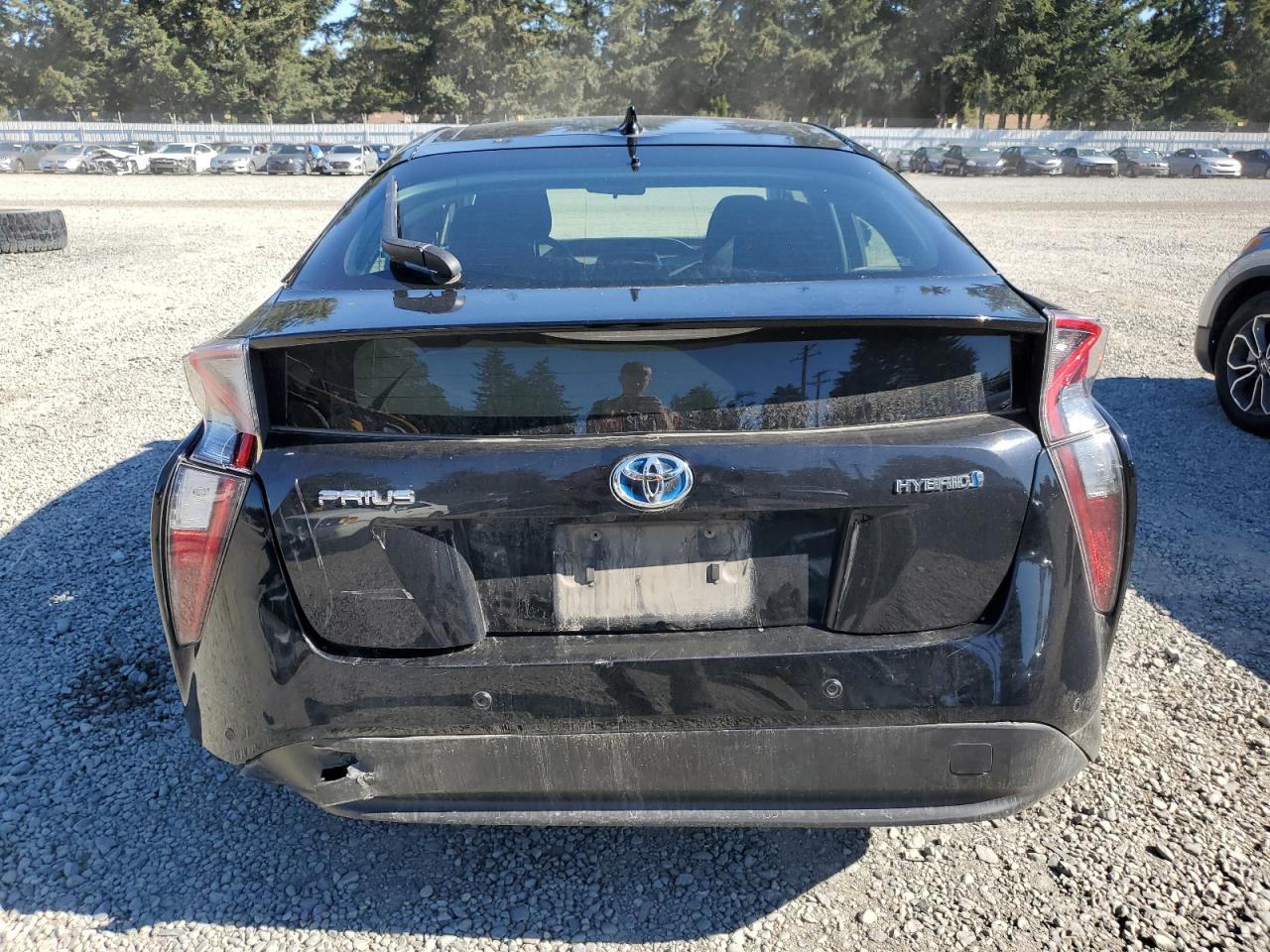 JTDKARFU8H3053981 2017 Toyota Prius