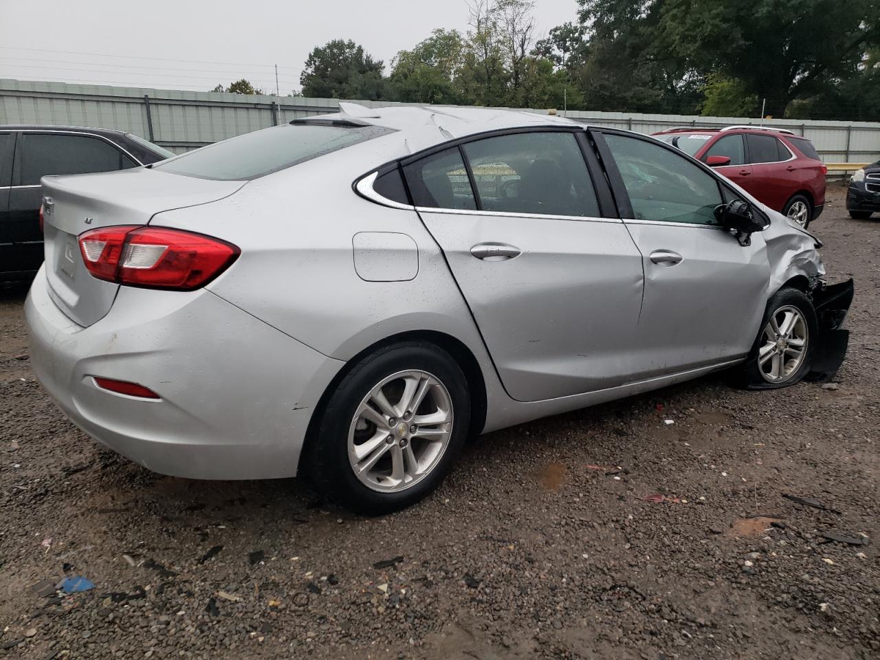 2018 Chevrolet Cruze - Image 3