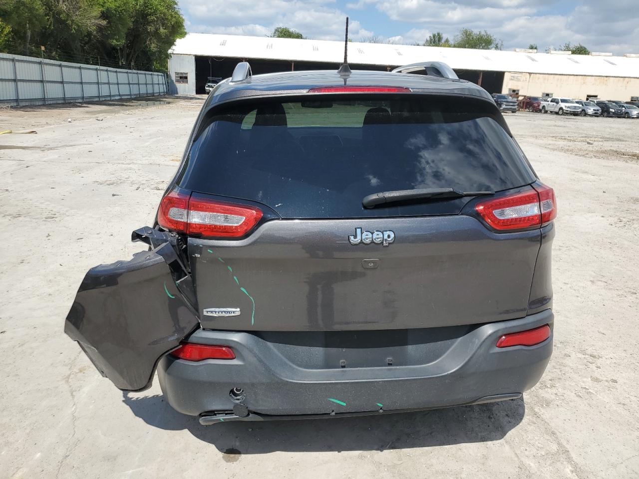 1C4PJLLB8JD540183 2018 Jeep Cherokee Latitude Plus