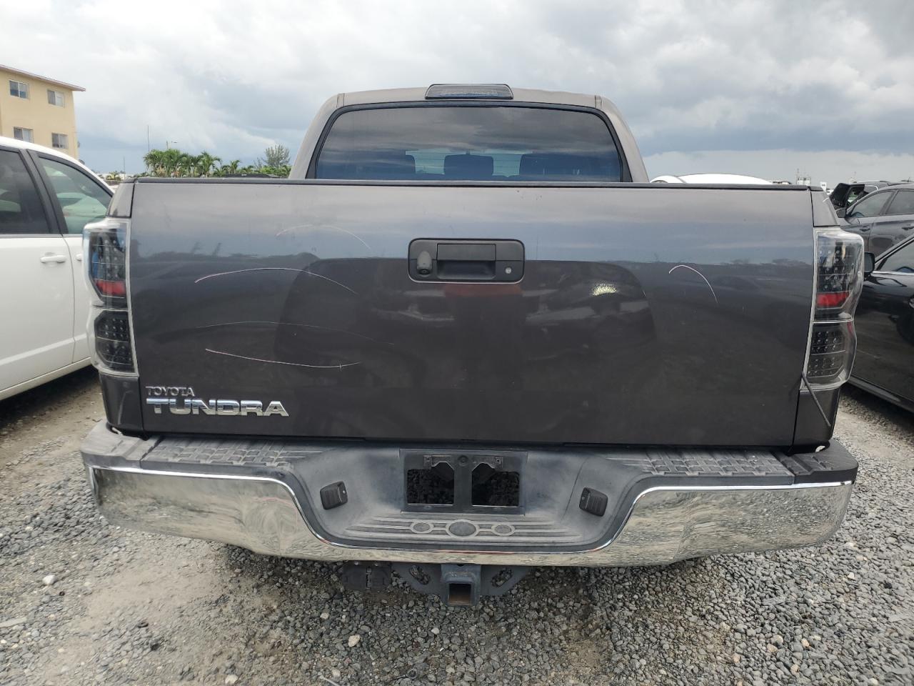 5TFEY5F19DX135180 2013 Toyota Tundra Crewmax Sr5