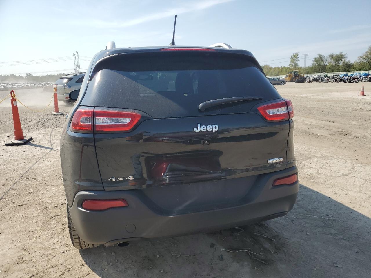 2015 Jeep Cherokee Latitude VIN: 1C4PJMCB0FW784993 Lot: 71787014