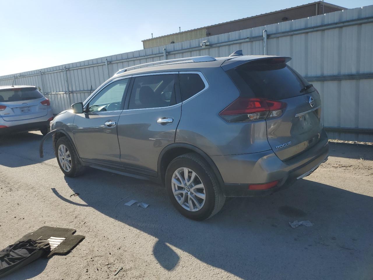 2018 Nissan Rogue S VIN: KNMAT2MV5JP532690 Lot: 70198674