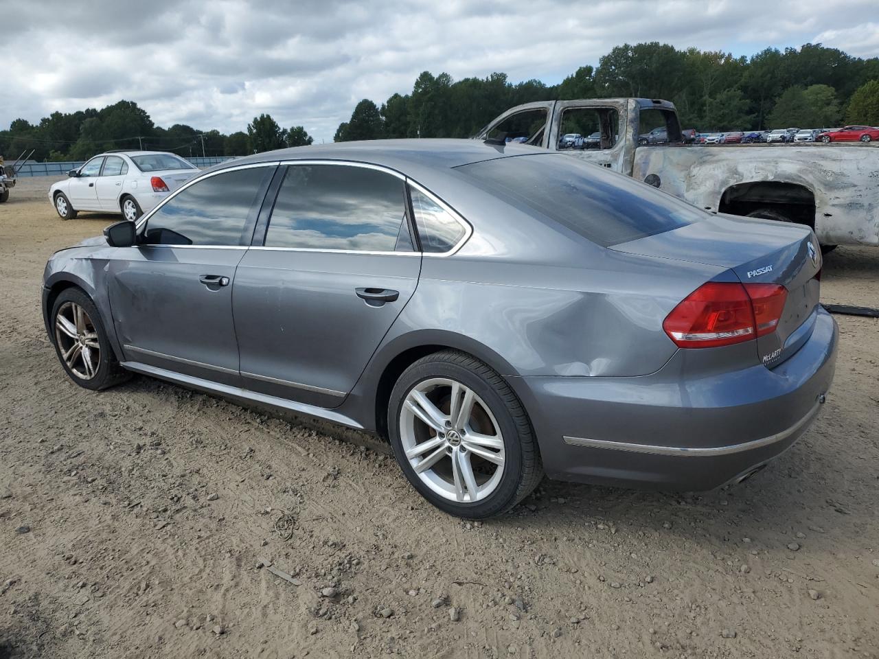 1VWCV7A39FC013737 2015 VOLKSWAGEN PASSAT - Image 2