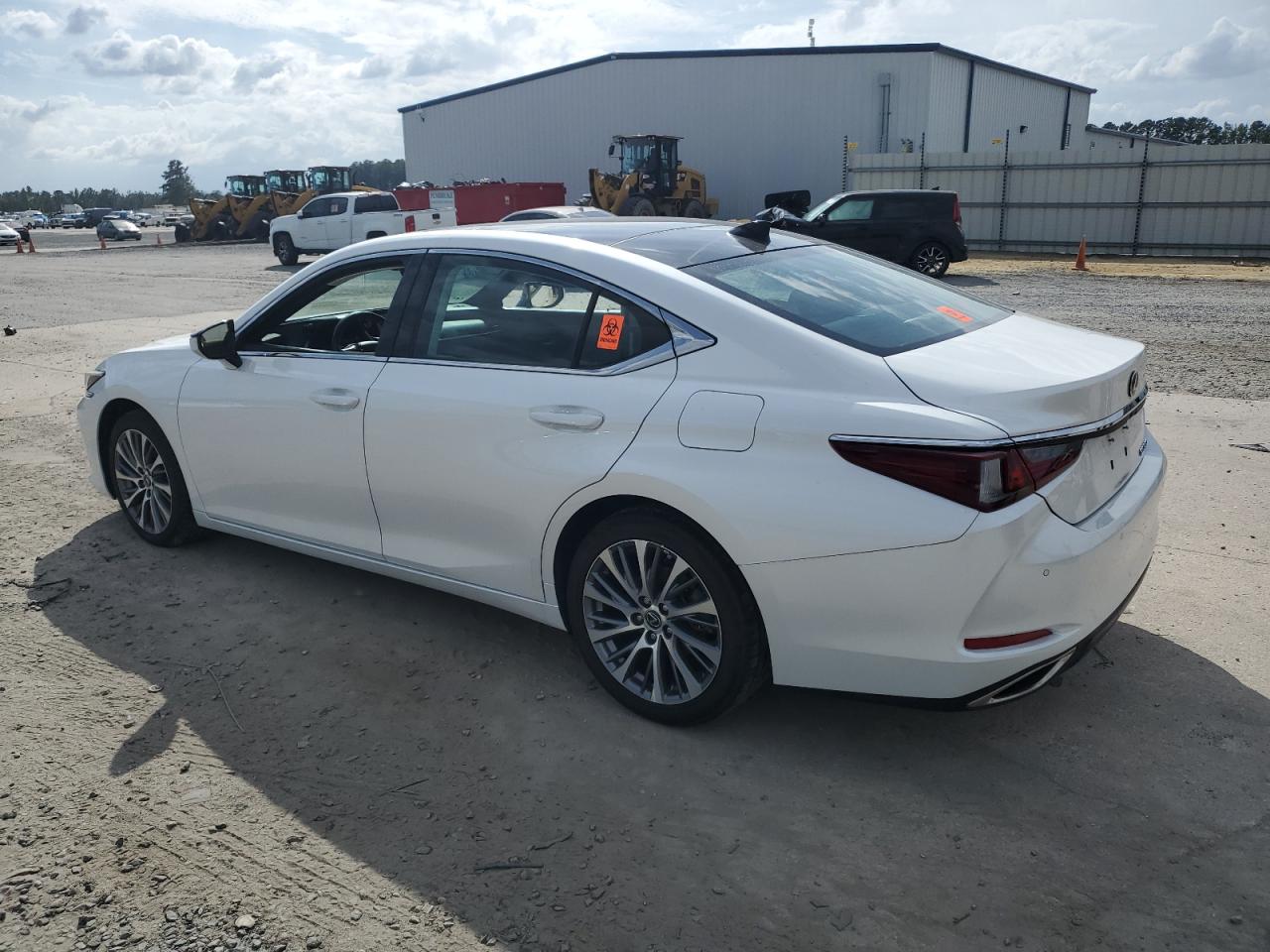 58ADZ1B15LU056679 2020 LEXUS ES - Image 2