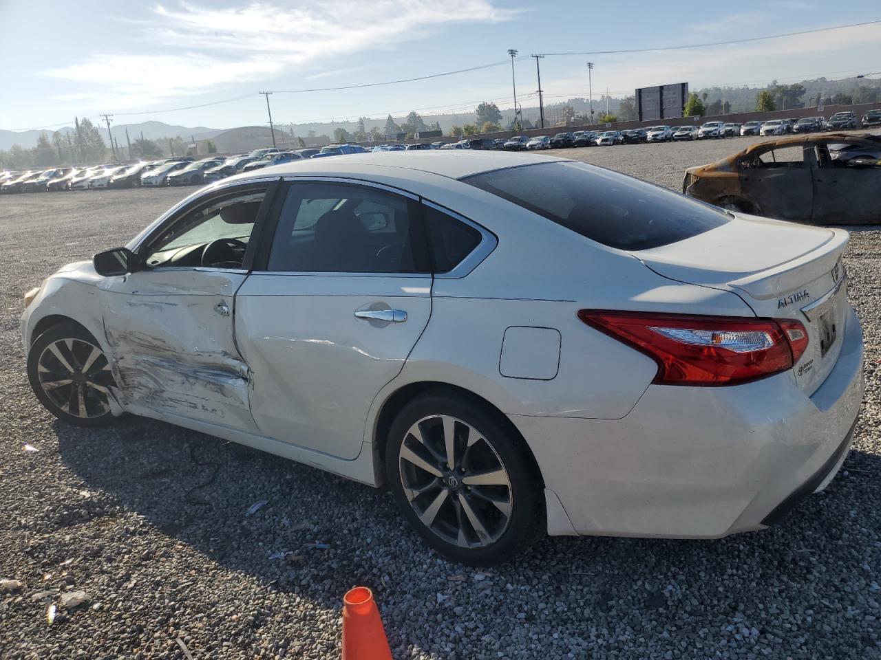 2016 Nissan Altima - Image 2