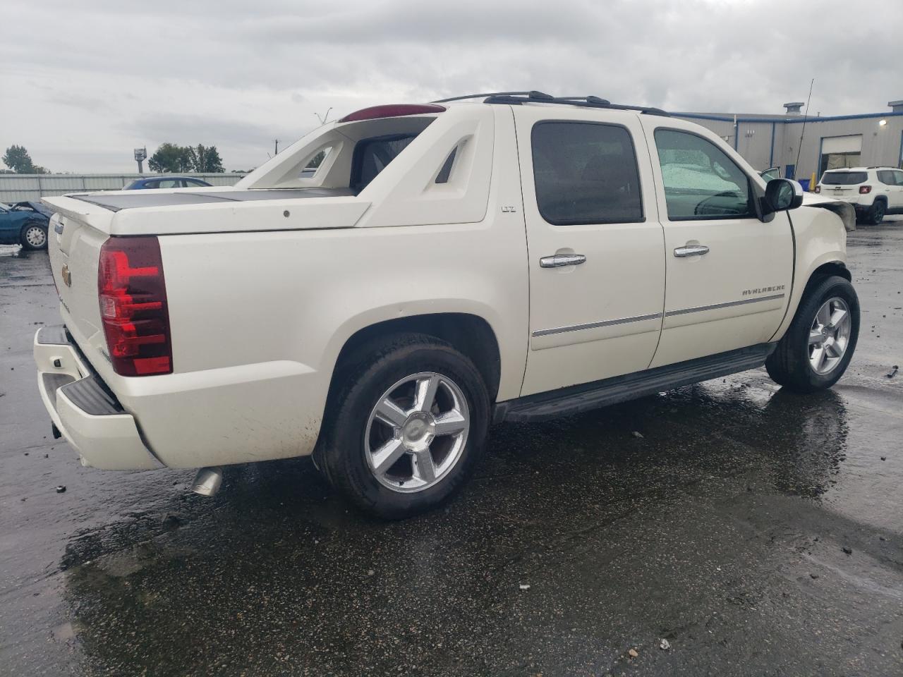 3GNTKGE33BG151326 2011 Chevrolet Avalanche Ltz