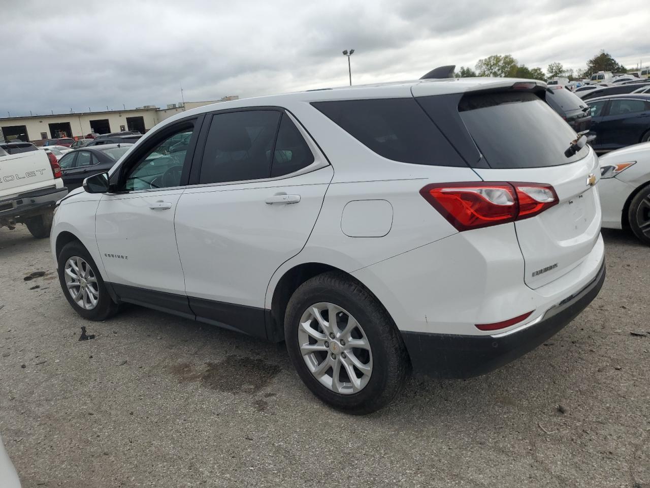 2GNAXJEV1J6236635 2018 CHEVROLET EQUINOX - Image 2