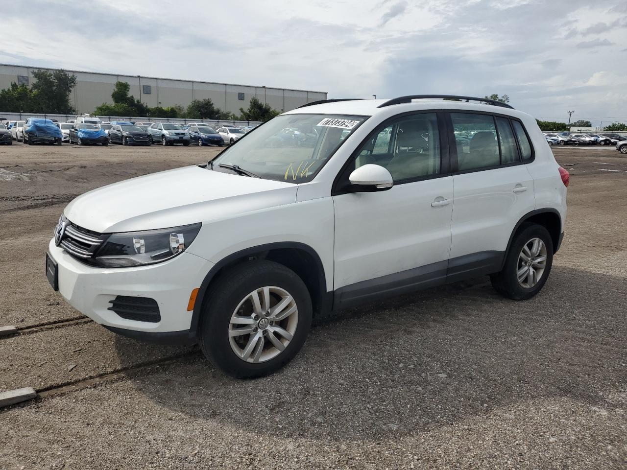 WVGBV7AXXHK026180 2017 VOLKSWAGEN TIGUAN - Image 1