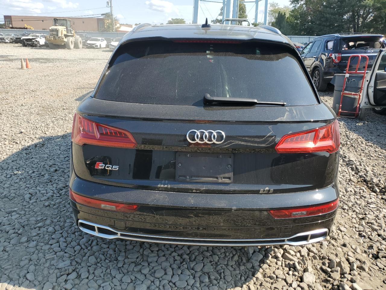 WA1A4AFY0J2202932 2018 Audi Sq5 Premium Plus