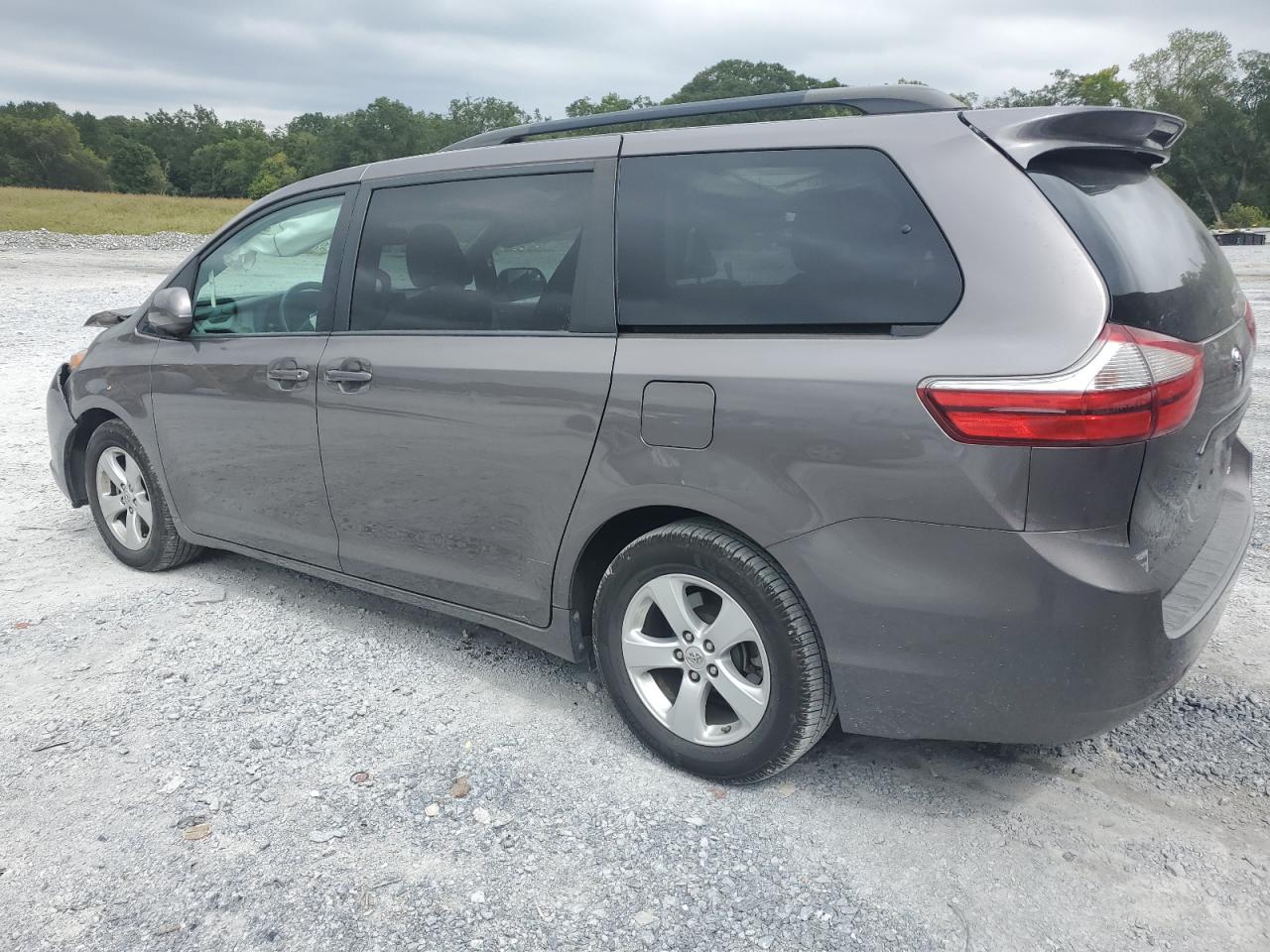 5TDKK3DC9FS666742 2015 TOYOTA SIENNA - Image 2