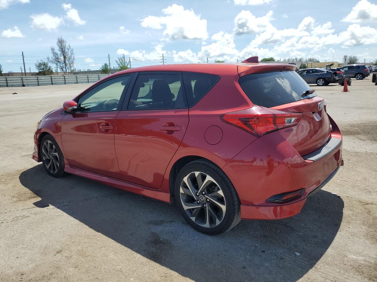 JTNKARJE2JJ555009 2018 TOYOTA COROLLA - Image 2