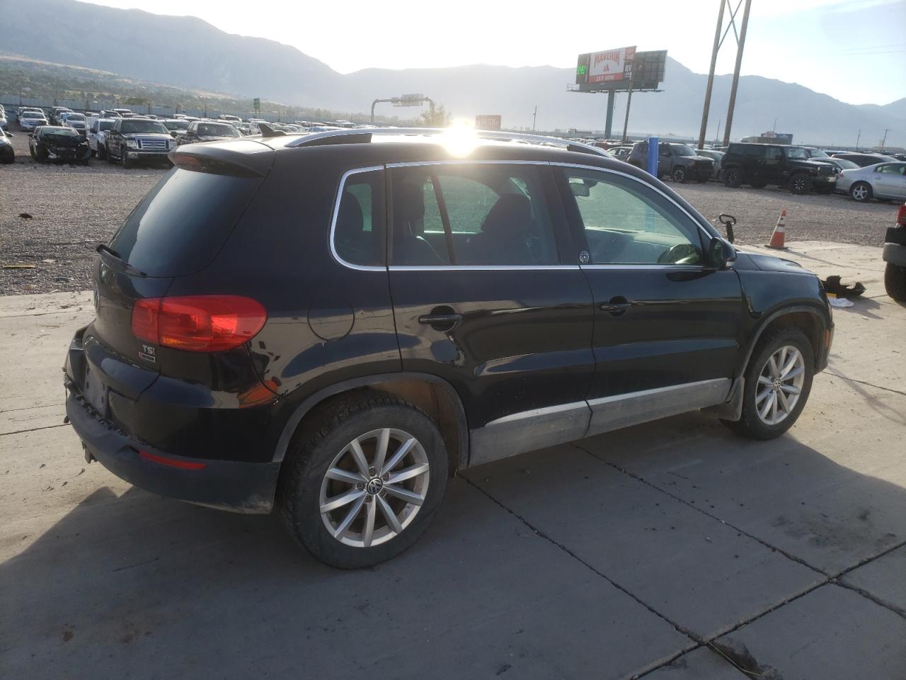 WVGSV7AX5HK006256 2017 Volkswagen Tiguan Wolfsburg