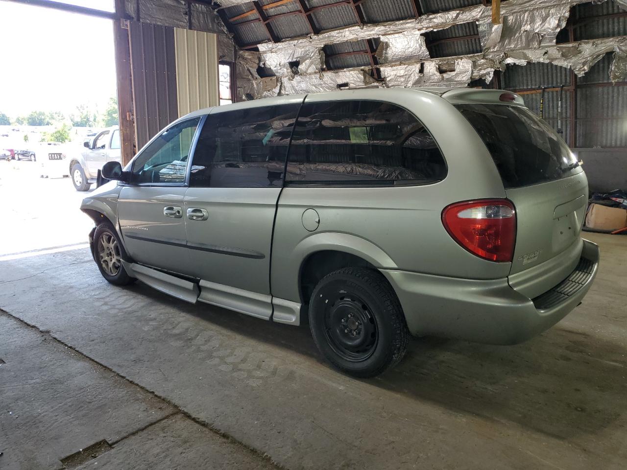 2003 Dodge Caravan - Image 2