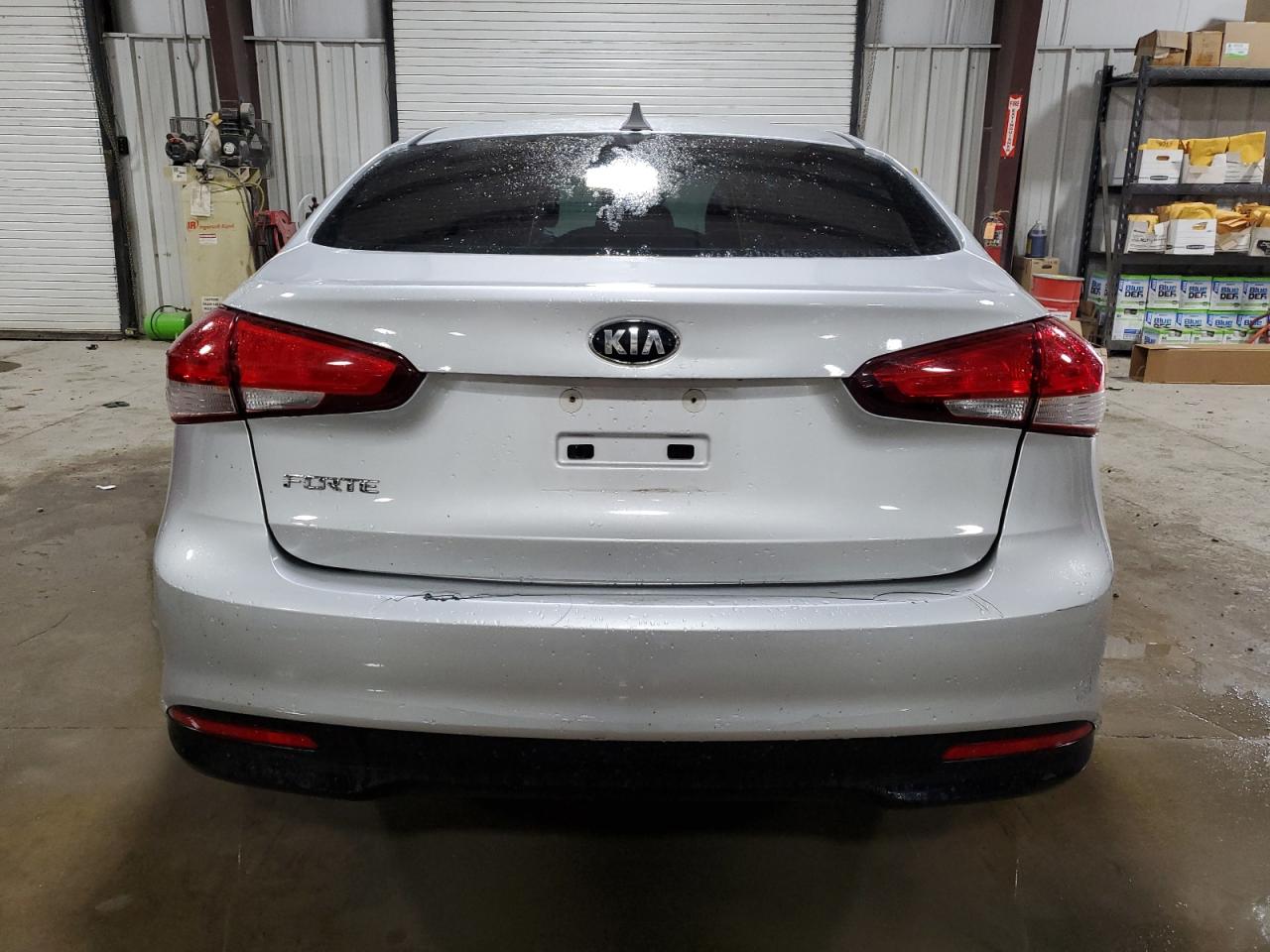 2017 Kia Forte - Image 6