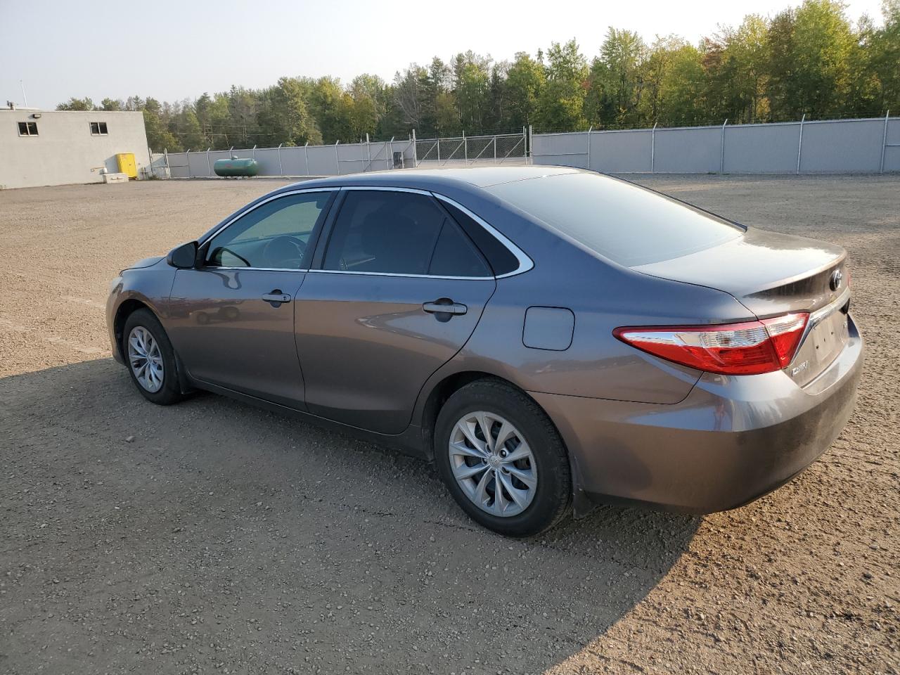 4T1BF1FK7FU004212 2015 TOYOTA CAMRY - Image 2