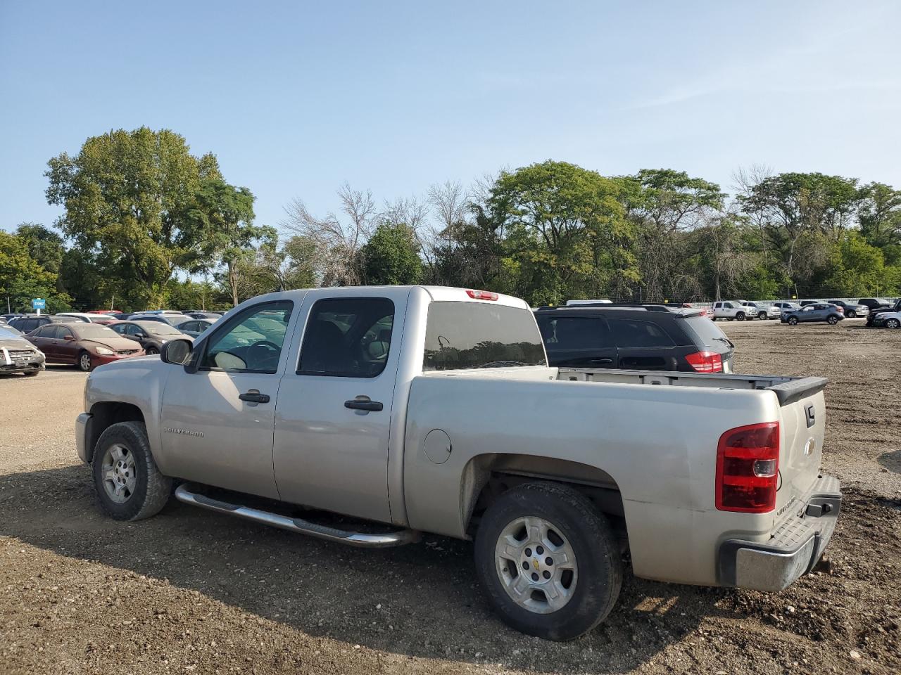 2007 Chevrolet Silverado - Image 2