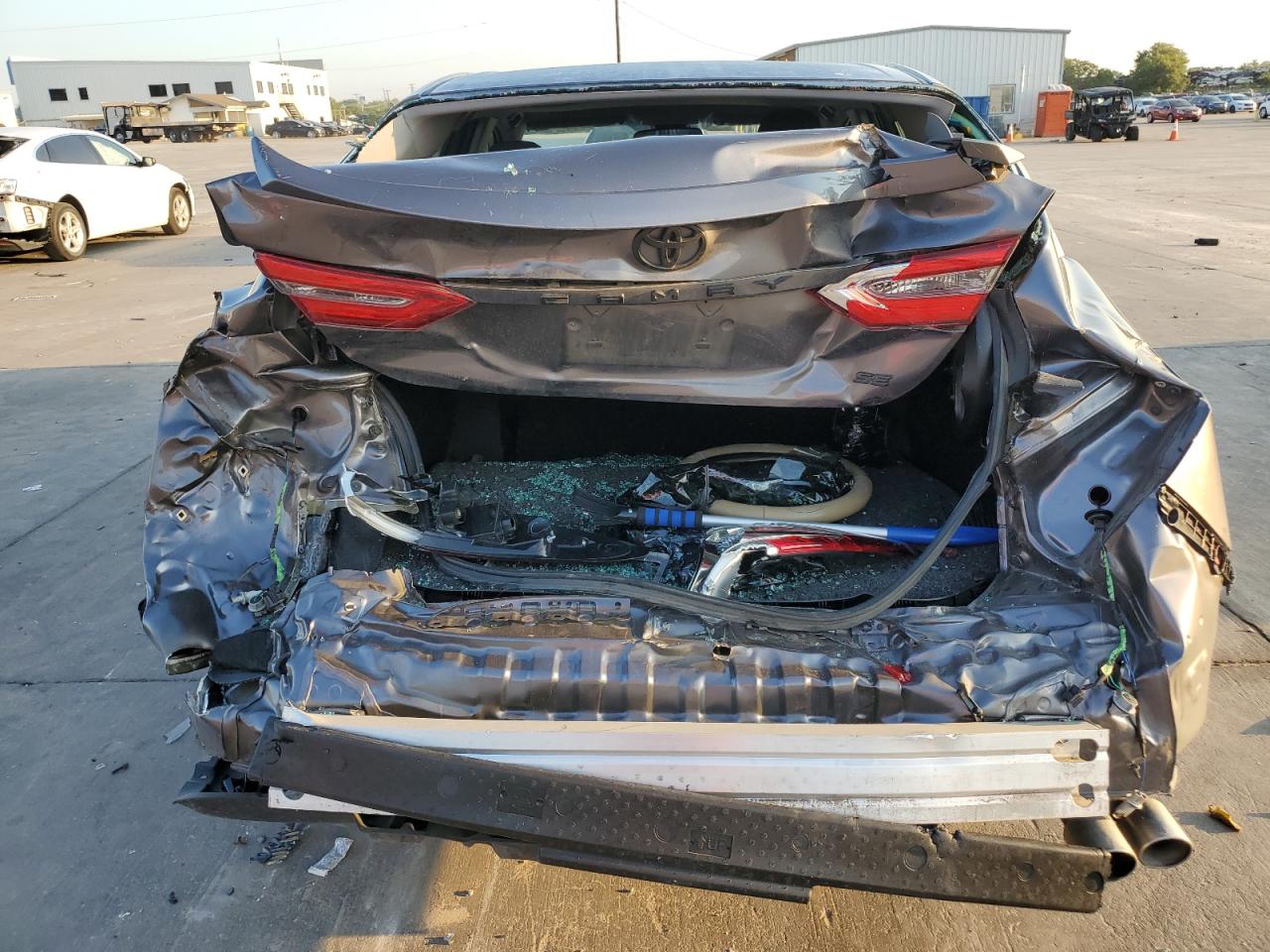 4T1B11HK7JU639077 2018 Toyota Camry L