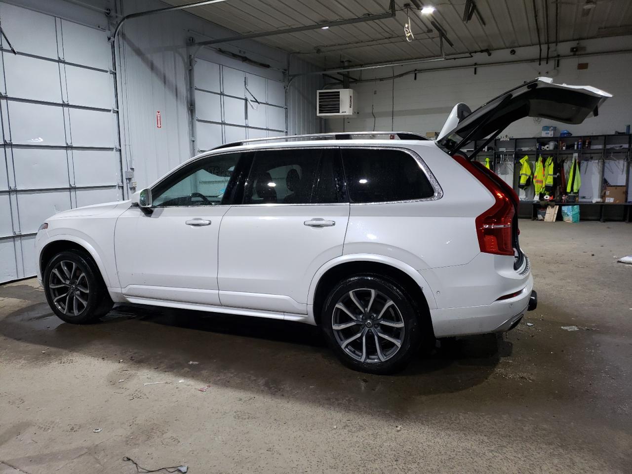 YV4A22PK0H1134110 2017 VOLVO XC90 - Image 2