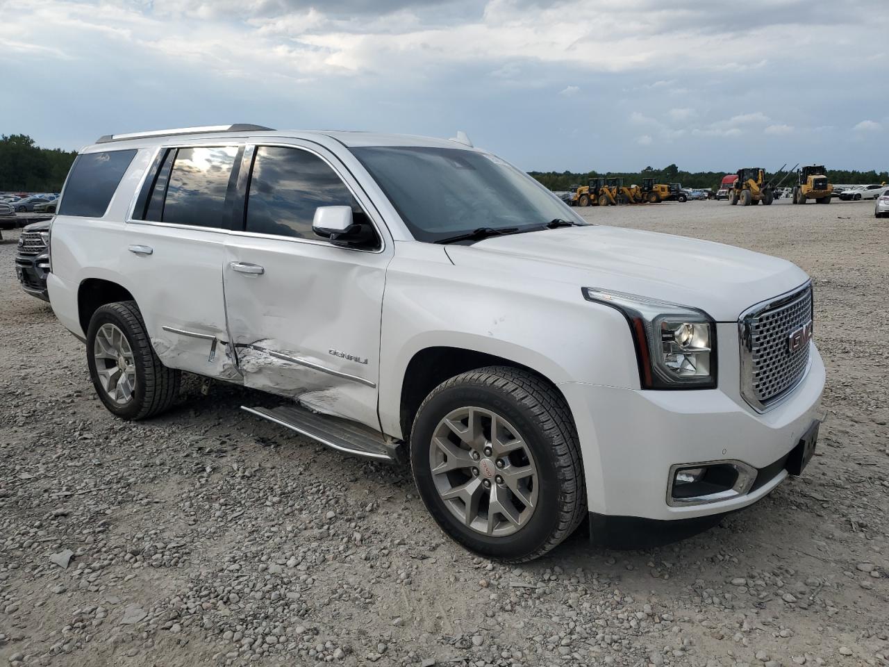2016 GMC Yukon - Image 4