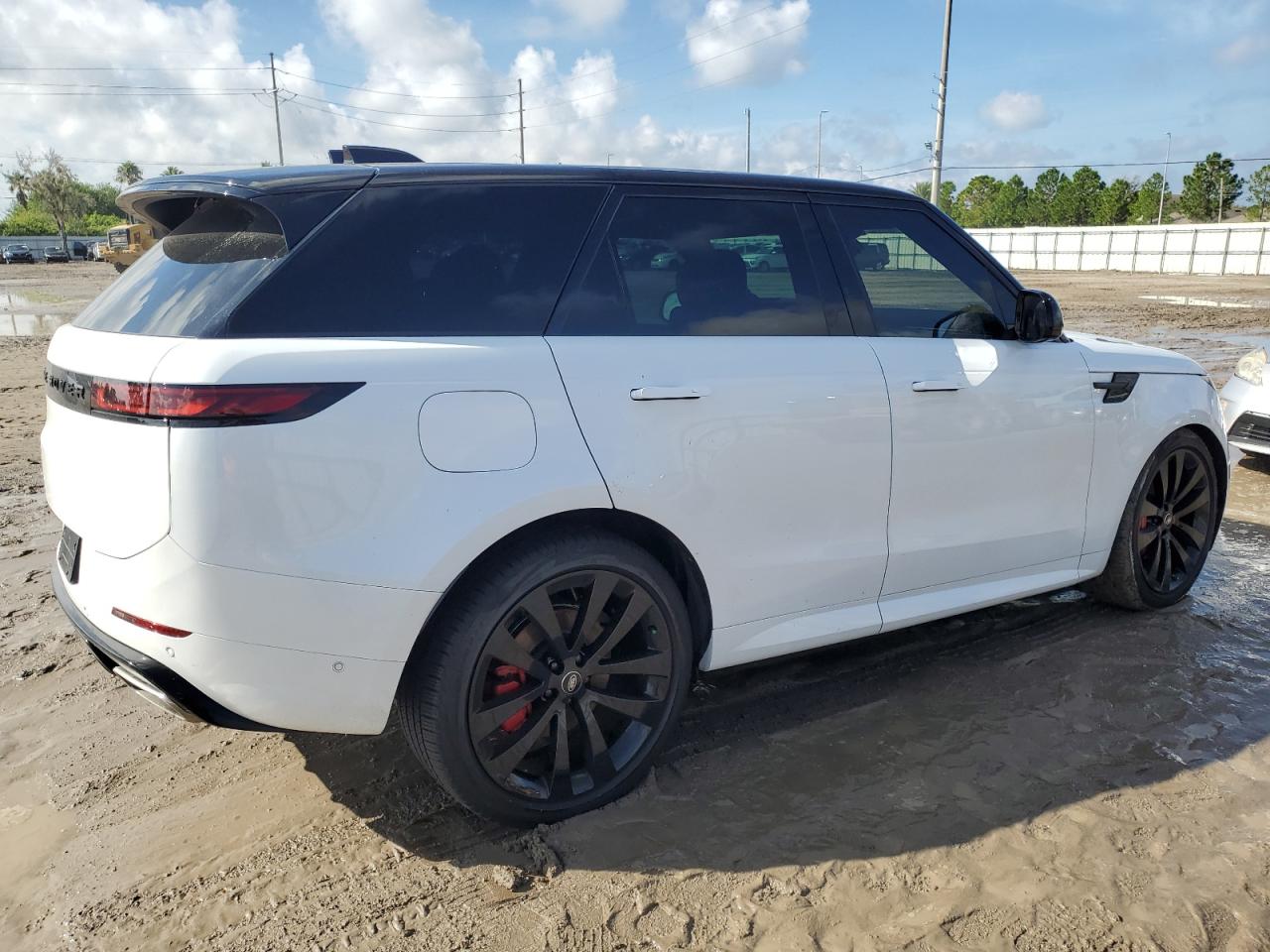 2024 Land Rover Range Rover - Image 3