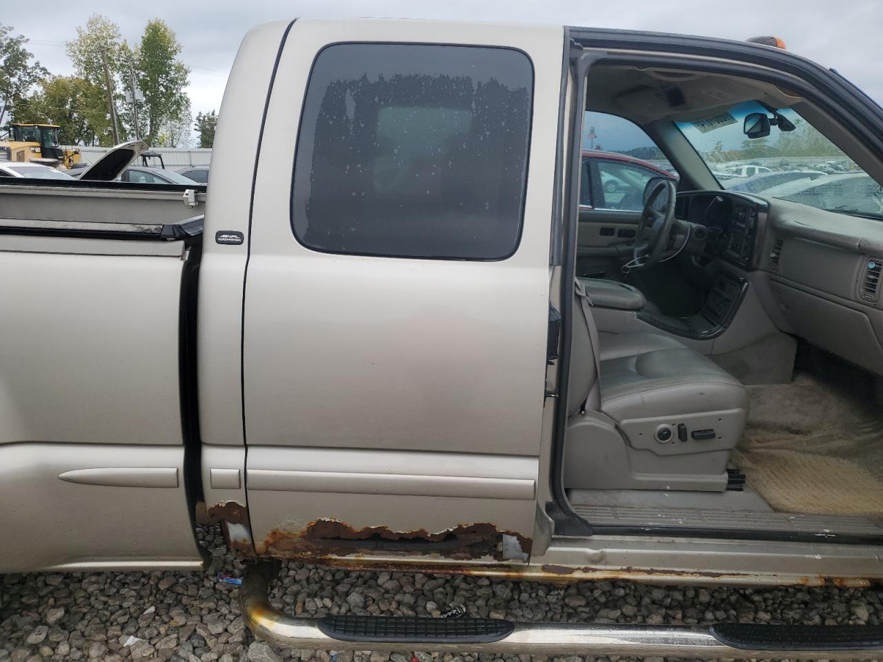 2GTFK69U821317318 2002 GMC Sierra K1500 Denali