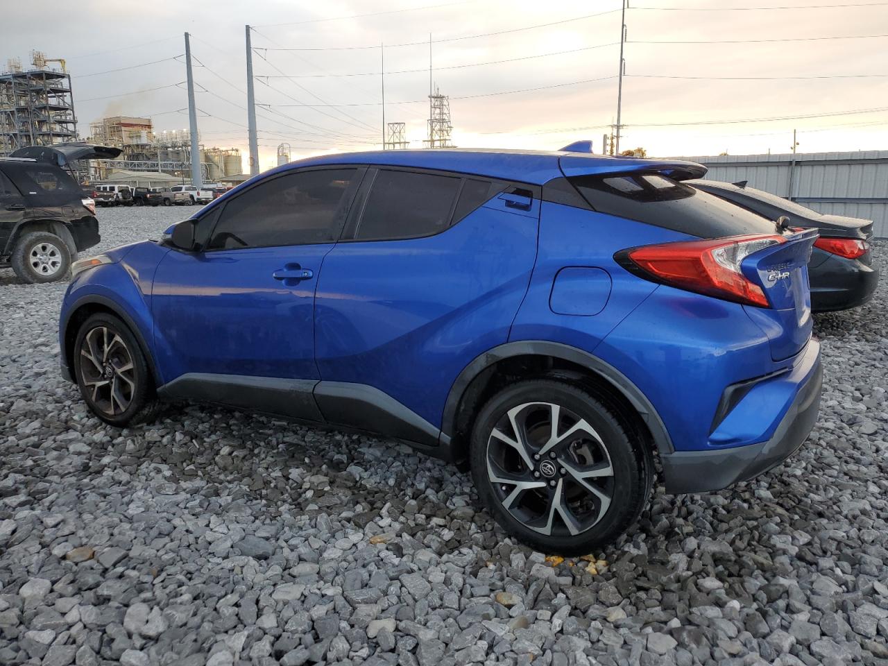 VIN NMTKHMBX2JR011212 2018 TOYOTA C-HR no.2