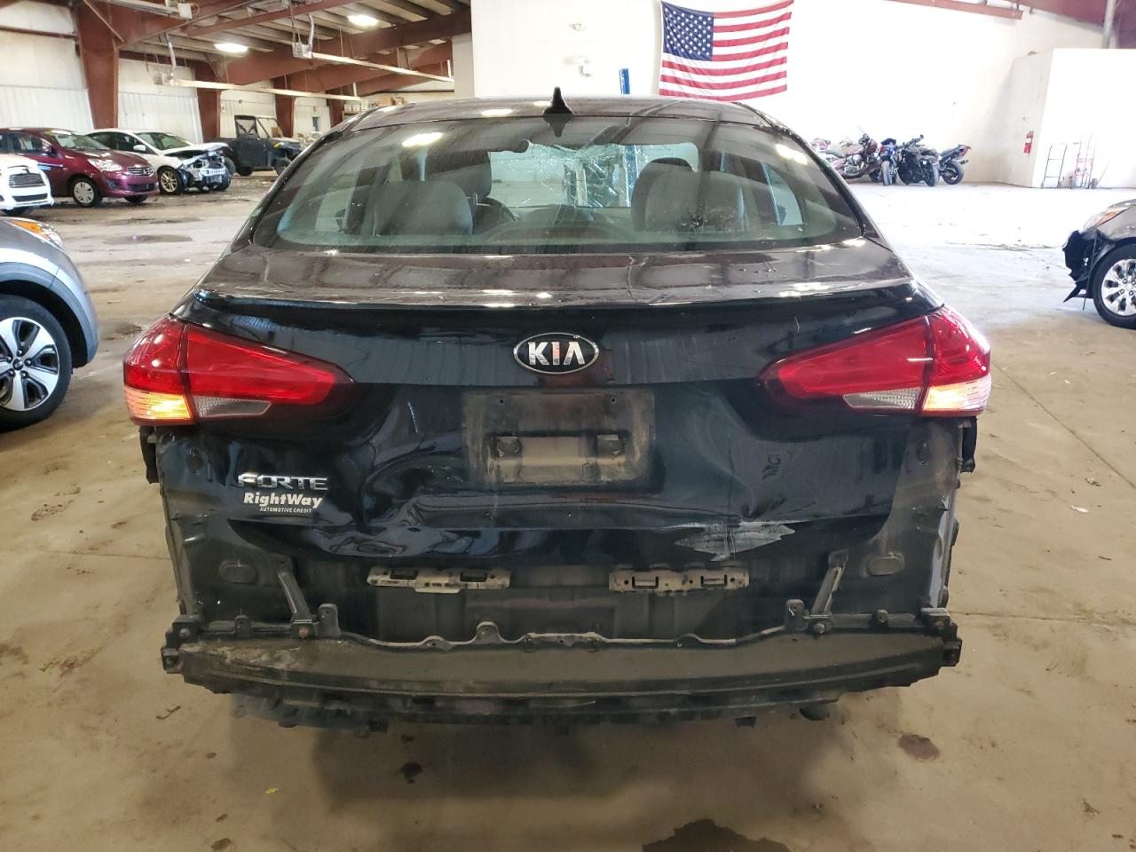 3KPFK4A71JE211966 2018 Kia Forte Lx