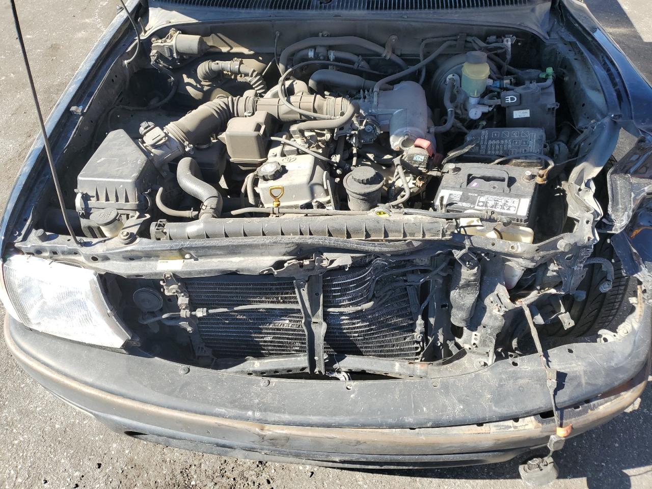 5TENL42N6YZ712697 2000 Toyota Tacoma