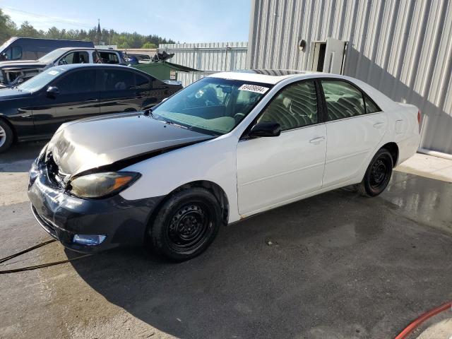 2004 Toyota Camry Le للبيع في Franklin، WI - Front End