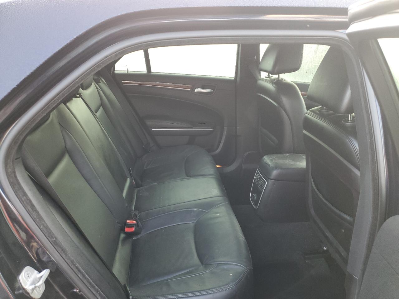 2012 Chrysler 300 - Image 10
