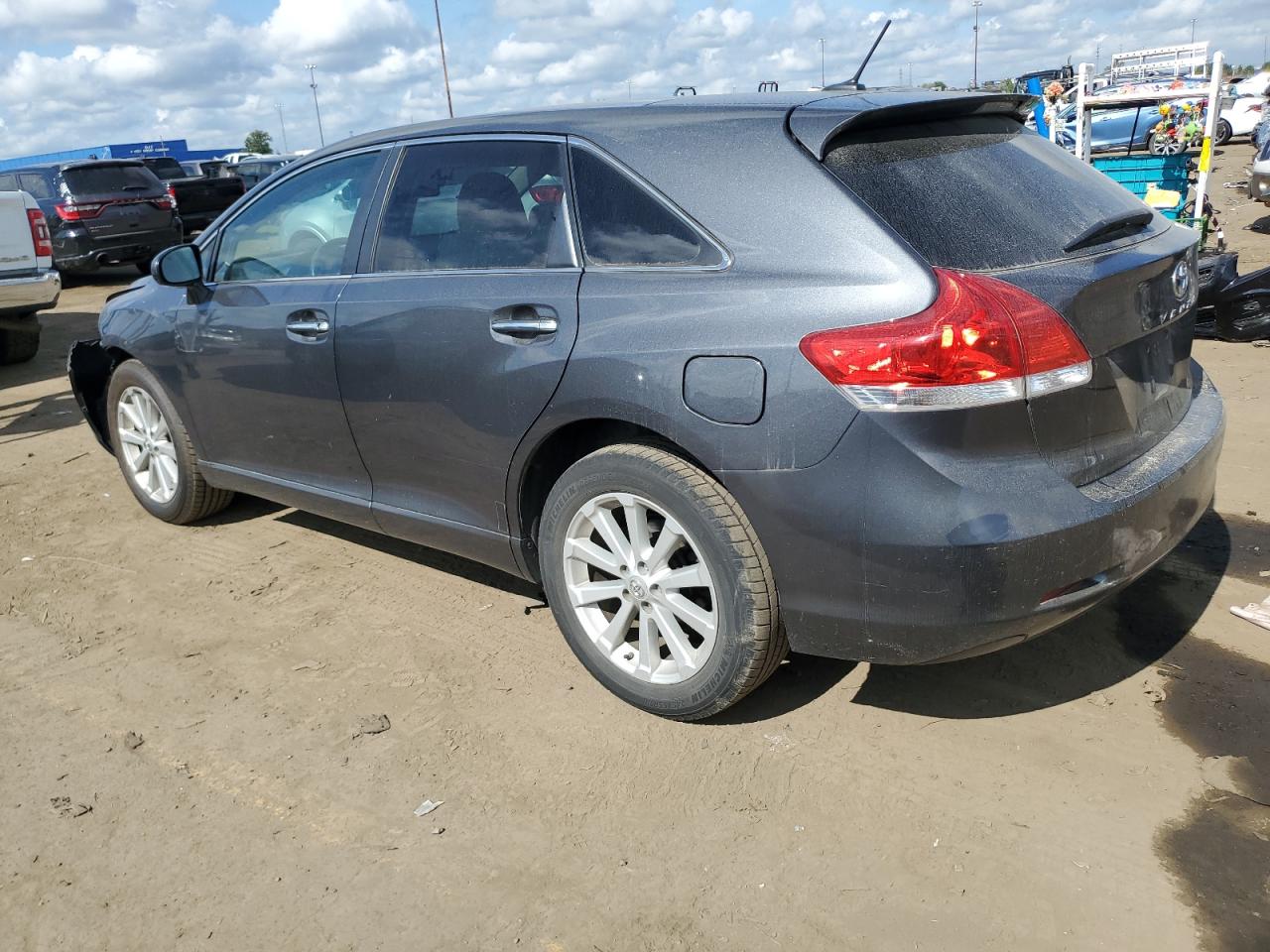 2010 Toyota Venza - Image 2