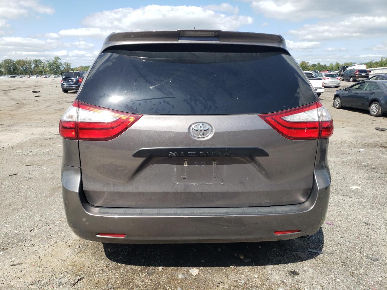 2019 Toyota Sienna VIN: 5TDZZ3DC8KS006907 Lot: 70310274