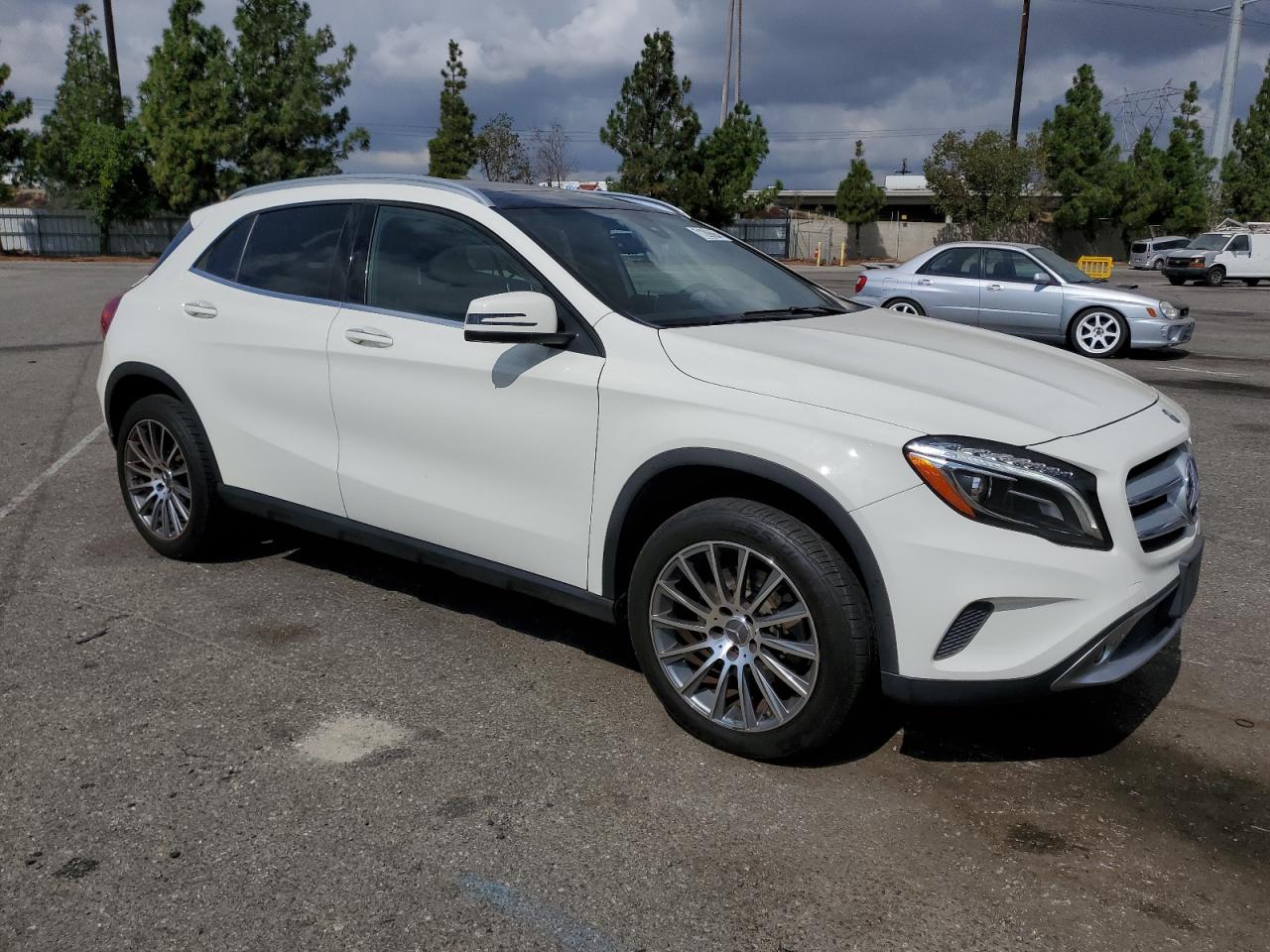 VIN WDCTG4EB7GJ194468 2016 MERCEDES-BENZ GLA-CLASS no.4