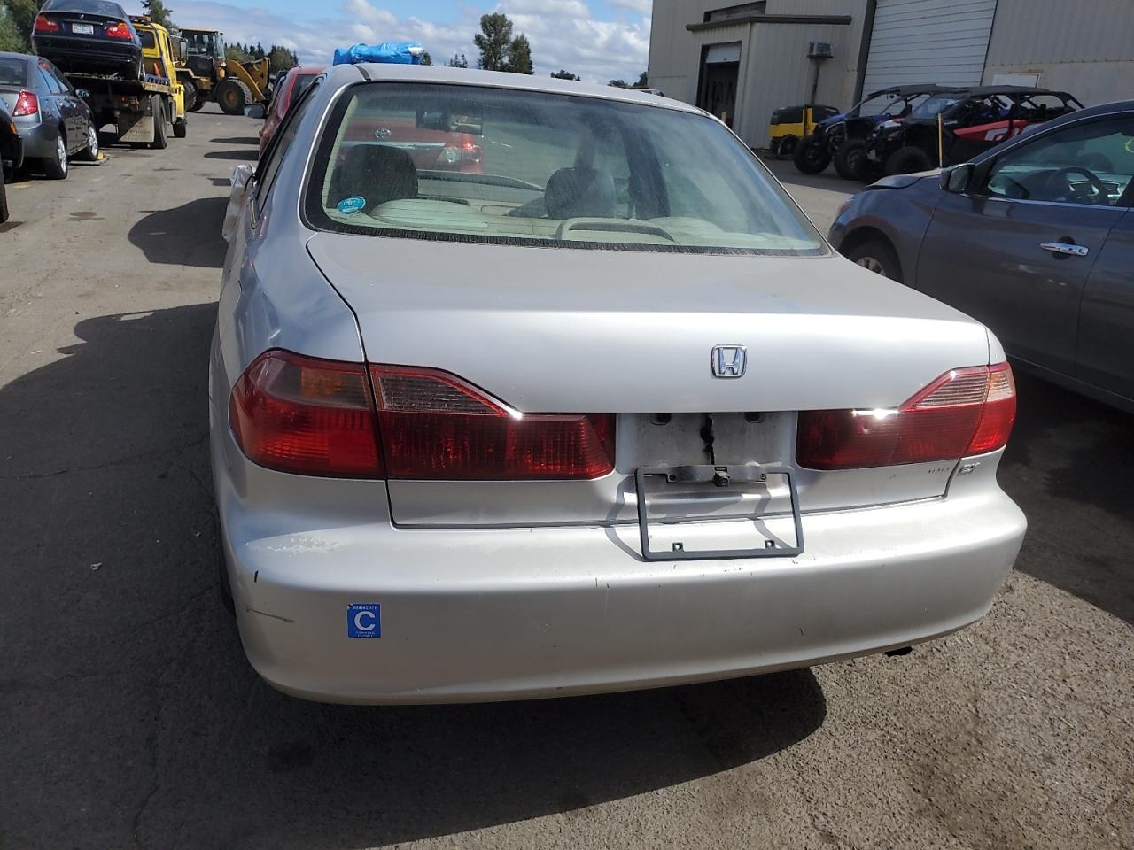 1HGCG5654WA152408 1998 Honda Accord Ex