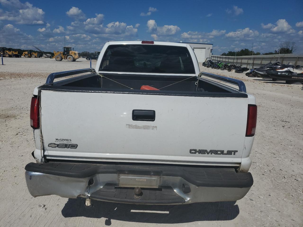 2000 Chevrolet S-10 Pickup - Image 10