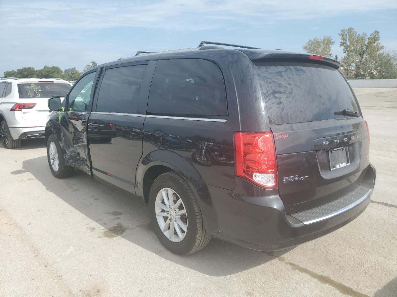 2018 Dodge Caravan - Image 2