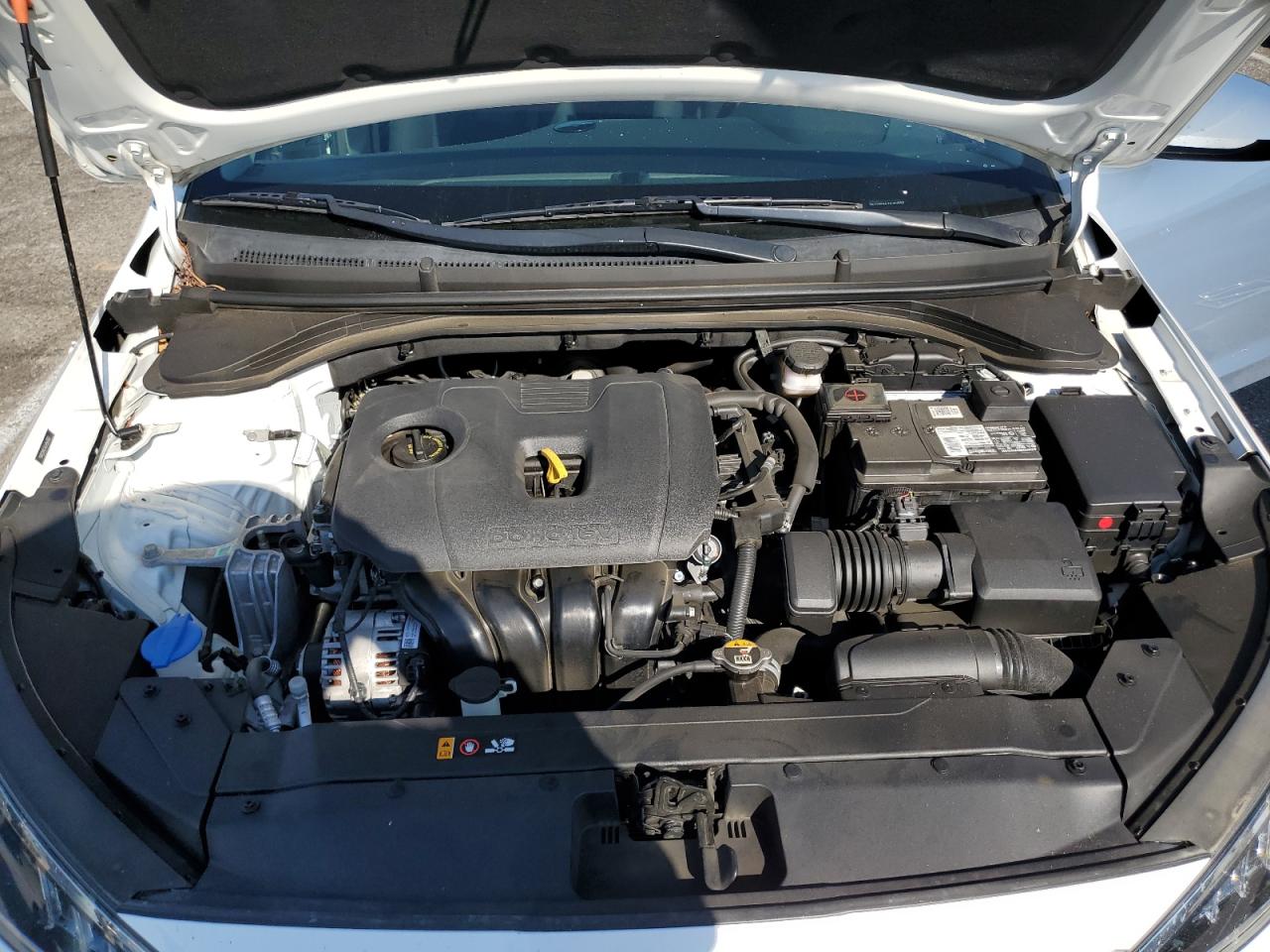 2020 Hyundai Elantra - Image 11
