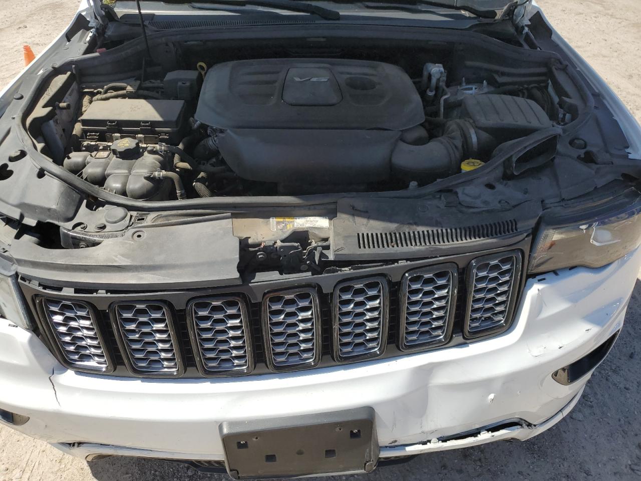 1C4RJEAG6JC511676 2018 Jeep Grand Cherokee Laredo