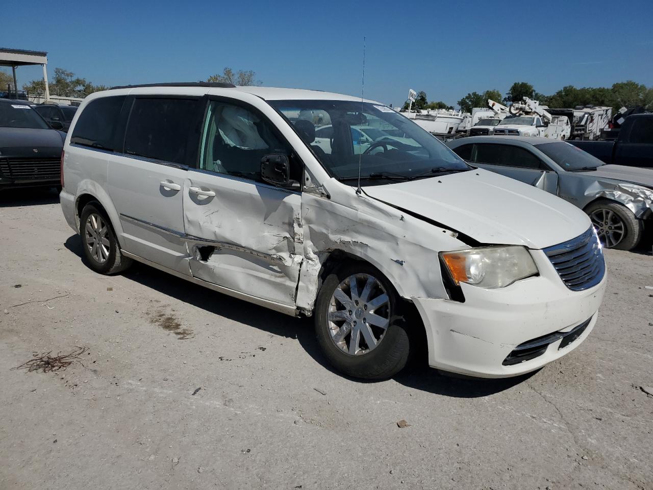 2013 Chrysler Town & Country - Image 4
