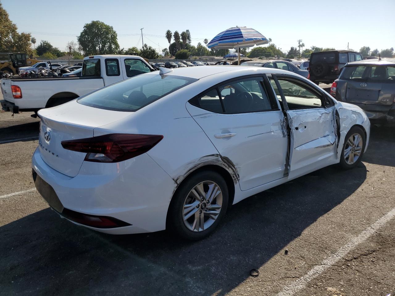 2020 Hyundai Elantra - Image 3